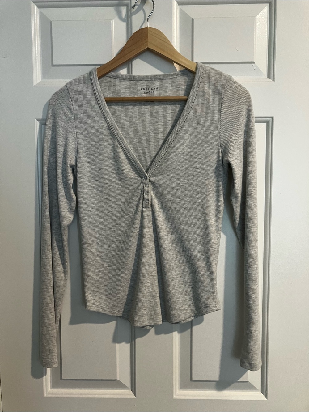 American Eagle Outfitters Heather Gray Long Sleeve V-Neck Henley